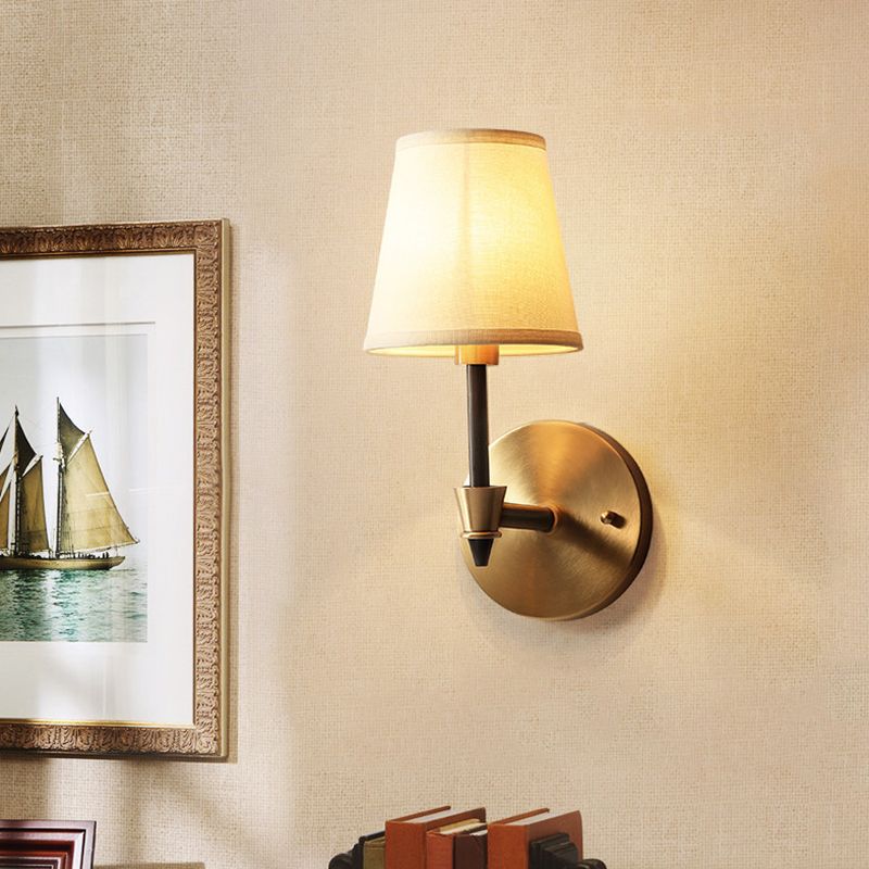 Iluminación de montura de pared sombreada tradicional lámpara de pared de vidrio de una sola bombilla en oro