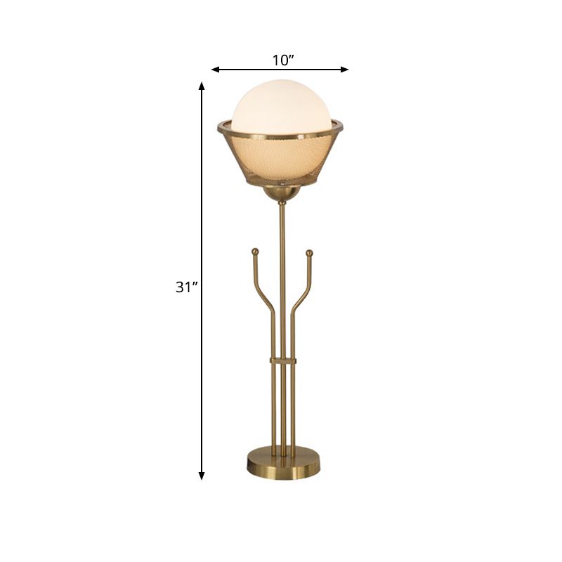 Messing Finish Ball Table Beleuchtung Post moderne 1 Glühbirnen -Metallic Lesebuchlampe mit Trident -Basis