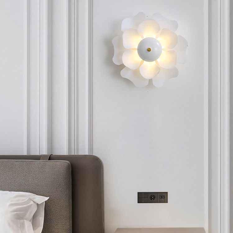 Nordic Style Flower Shape Wall Lamp Indoor Fashion Decoration Wall Sconce with Acrylic Shade