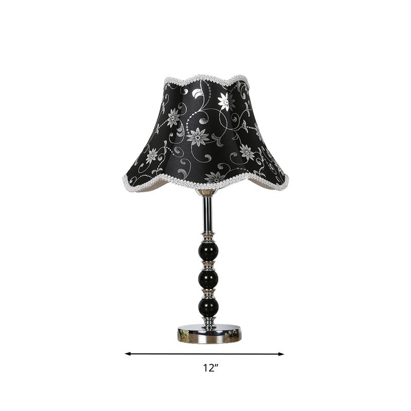 1 Light Crystal Table Lampe Countryside Black Sacalloped Bedroom Night Light avec motif de fleurs