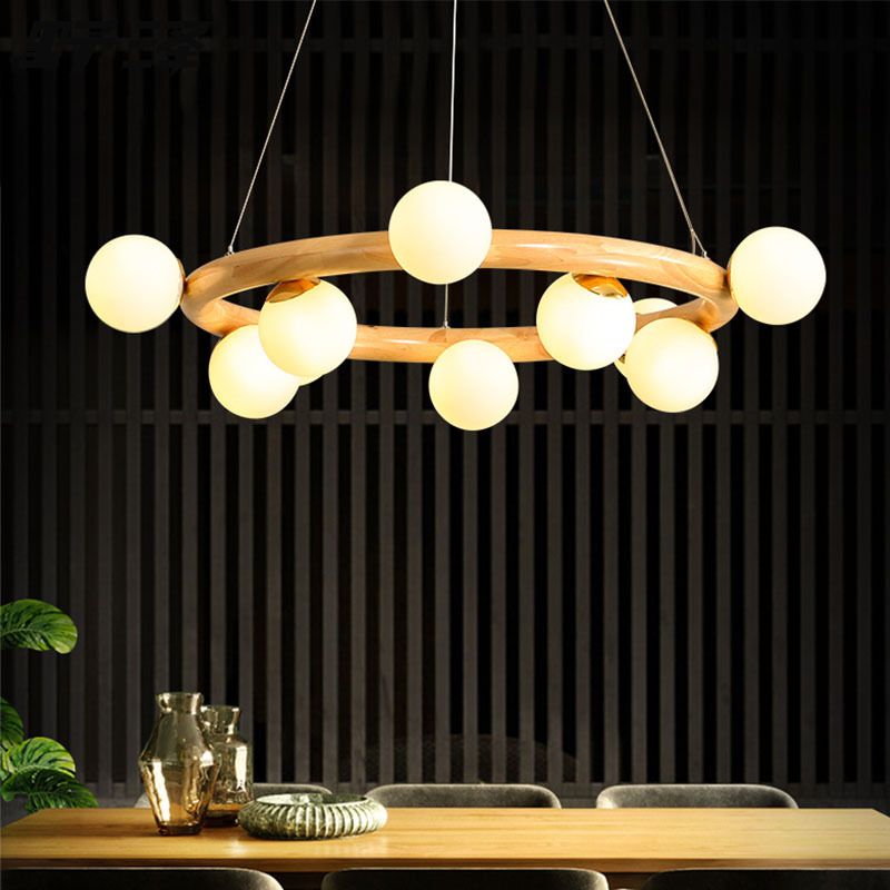 Moderno lampadario a legna a soffitto circolare creativo con tonalità di vetro bianco