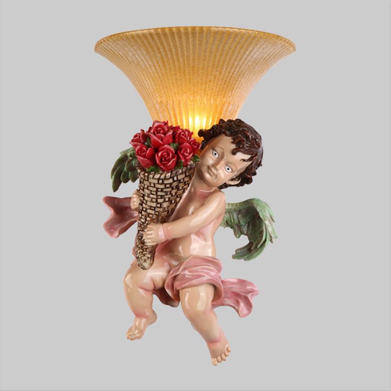 1 tête d'écran de tête garçon traditionnel tenant un éclairage mural mural en résine rose avec une nuance en verre cannelé effilée en jaune