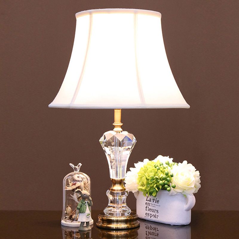 Contemporain 1 tâche d'éclairage à la tête blanc lampe de table de nuit évasée avec de l'ombre en tissu