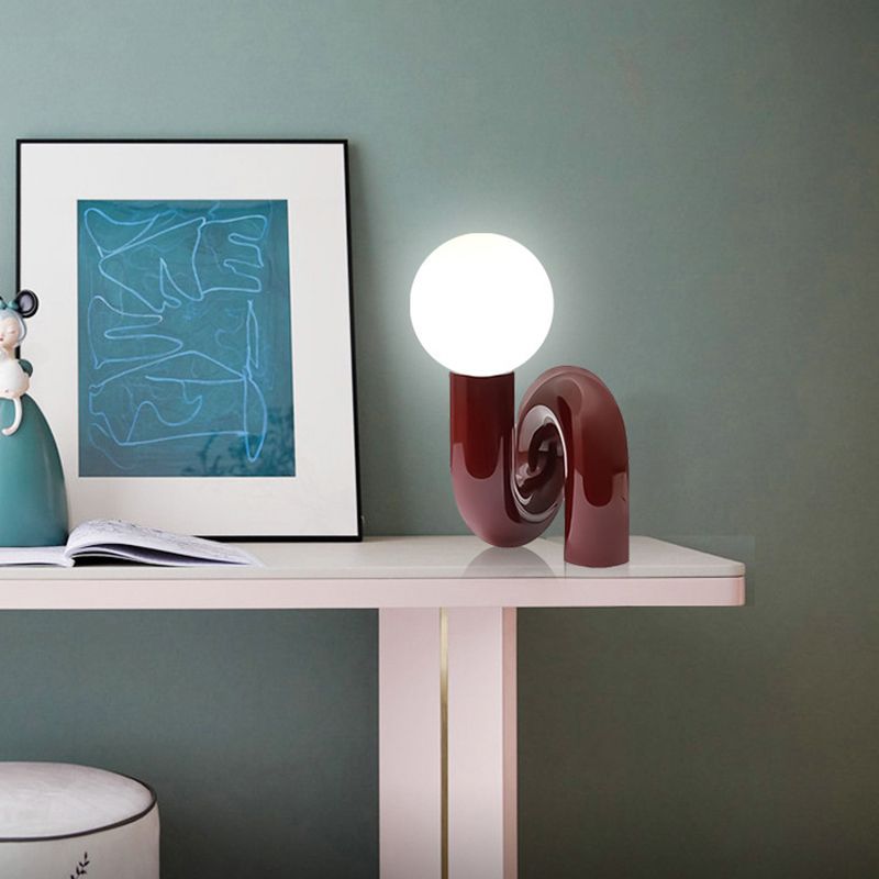 Twist Artistic Base Glass Globe Table Table Lampe Nordic Simplicité Résine Éclairage Resin en rouge
