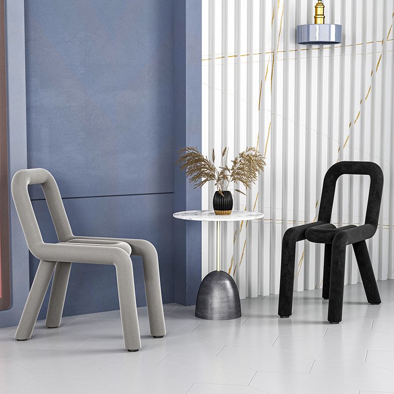 Silla lateral de terciopelo de hotel de estilo diseñador, acabado mate, parte trasera abierta, silla de comedor