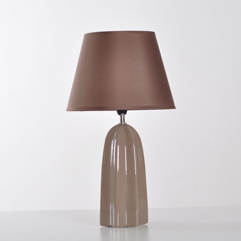 Beige/braun 1 Kopftischlampe traditioneller Stoff Stoff konisch Schatten Tischlicht für den Untersuchungsraum