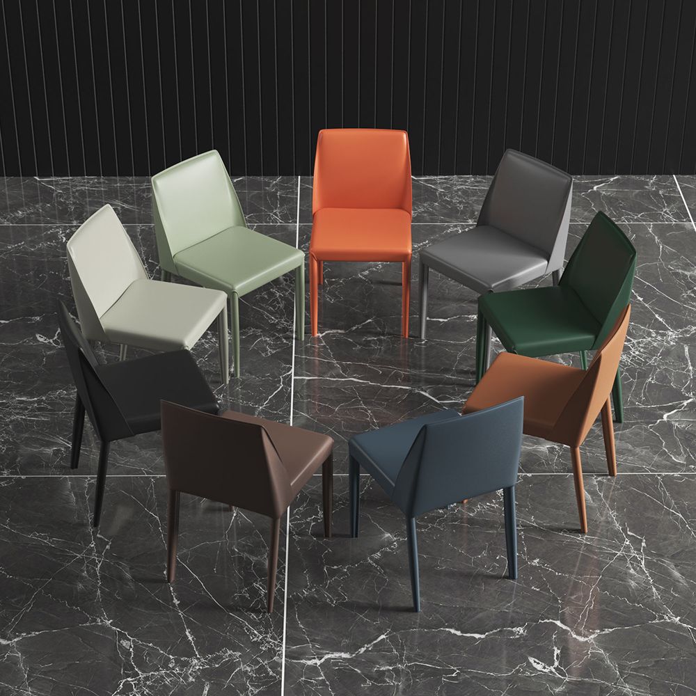 Sillas de comedor de cuero escandinavas Sillas laterales de comedor sin brazos con respaldo sólido