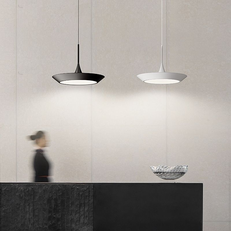 Luminaire suspendu en forme de géométrie Métallièrement le pendentif LED minimaliste pour salle à manger