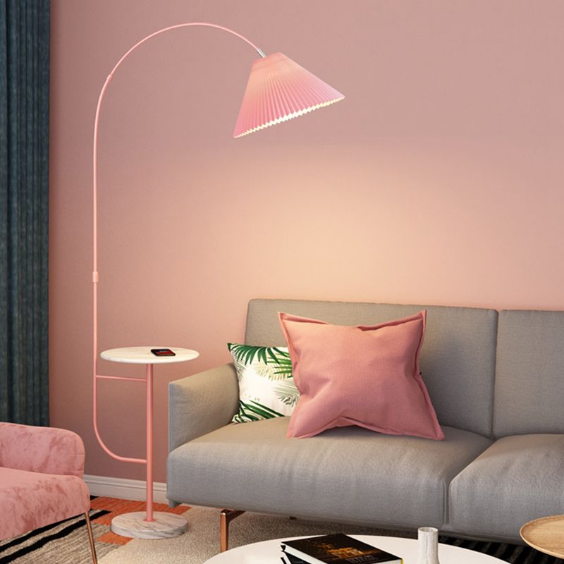 Lámpara de lectura de piso de metal moderna Luz de piso de 1 luz con escritorio para dormitorio
