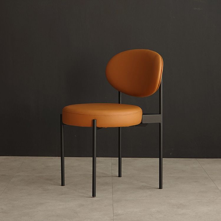Silla lateral con respaldo abierto para restaurante moderno, silla de comedor de cuero PU con patas negras