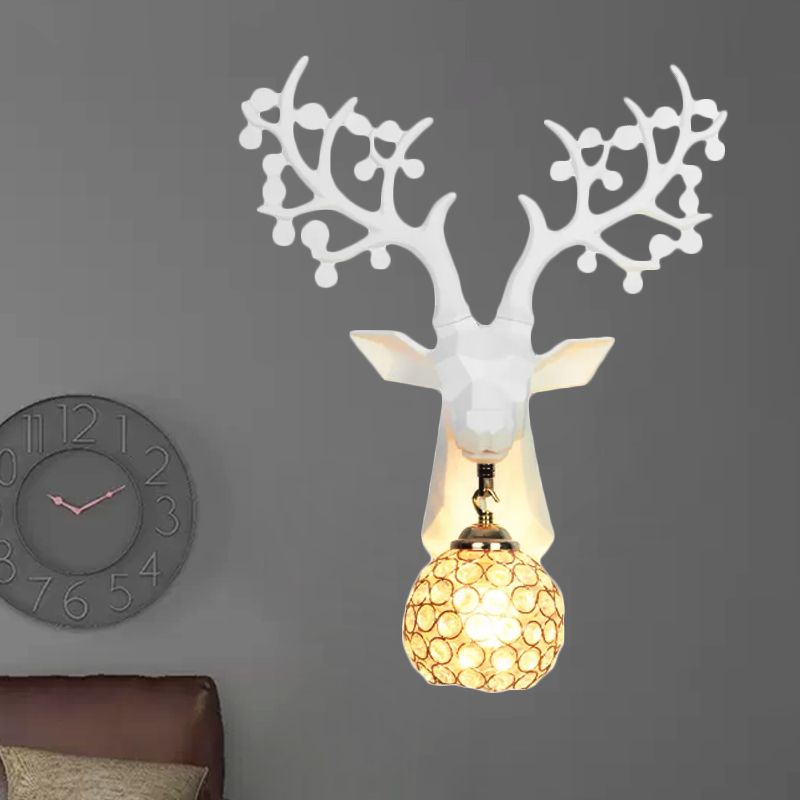 Lampe murale de chambre à coucher orbe country cristal 1 léger blanc / or luminaire d'éclairage avec une plaque arrière en résine de wapiti