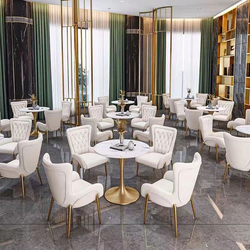 El comedor del metal de Glam preside el sillón lateral tapizado para el uso del restaurante