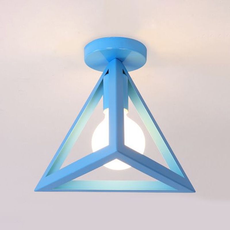 Lámpara de techo semi empotrada de jaula de alambre industrial retro con pantalla triangular Lámpara de techo de metal de 1 cabezal en negro/gris/blanco