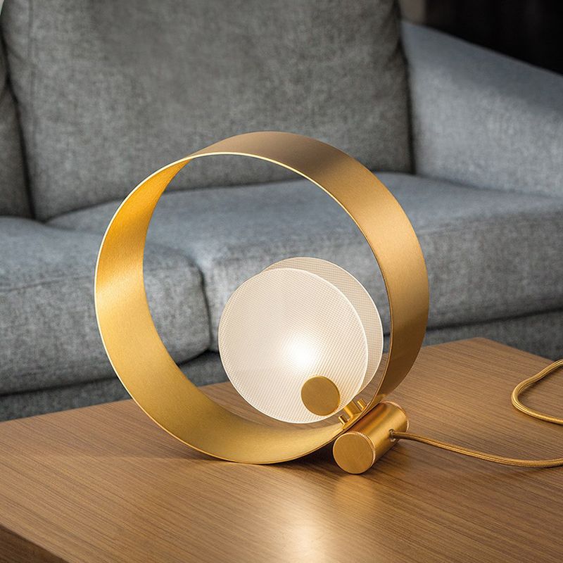 Anneau de nuit stand léger postmodernisme métallique 1 lampe de table de chambre à coucher en or avec une teinte givrée