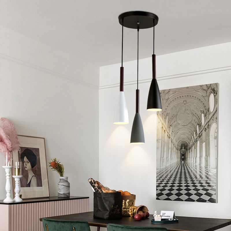 "Lampada a soffitto multiplo rotonda colorata 
Lampada di sospensione in metallo in metallo moderno a 3 teste "