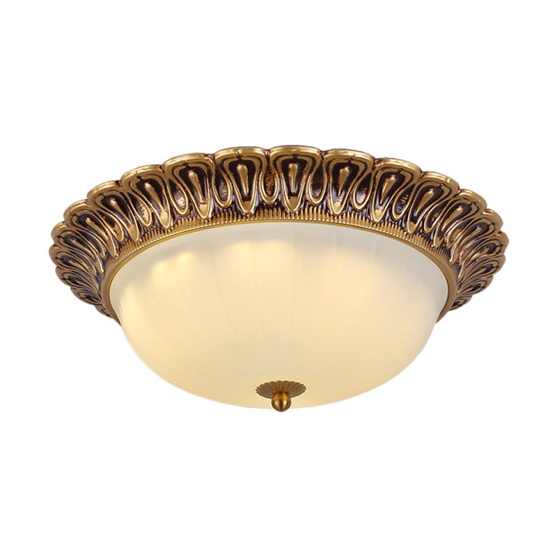 Plafonnier hémisphérique en verre de lait vintage 16"/19,5" de large, luminaire encastré à 3 lumières pour chambre à coucher en laiton