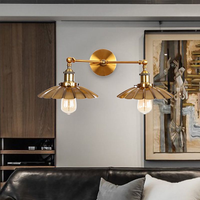 Antike stilvolle, überbrochene Kantenwandlampe 2 Köpfe Metallische Wandmontage Licht in Messing/Rost für Schlafzimmer