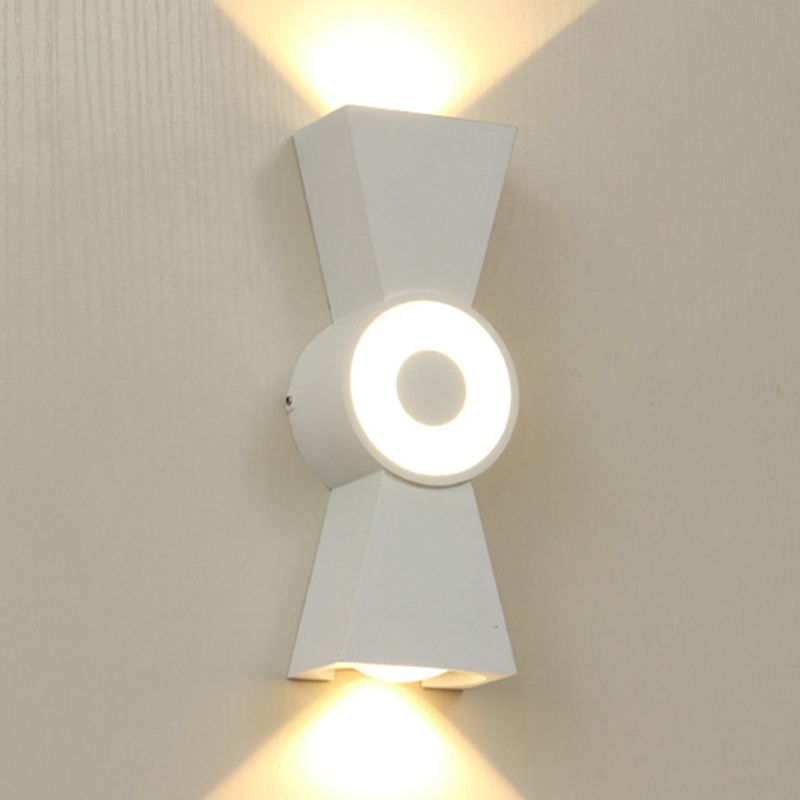 Contemporary Wall Light in Black / White Aluminum Wall Mount