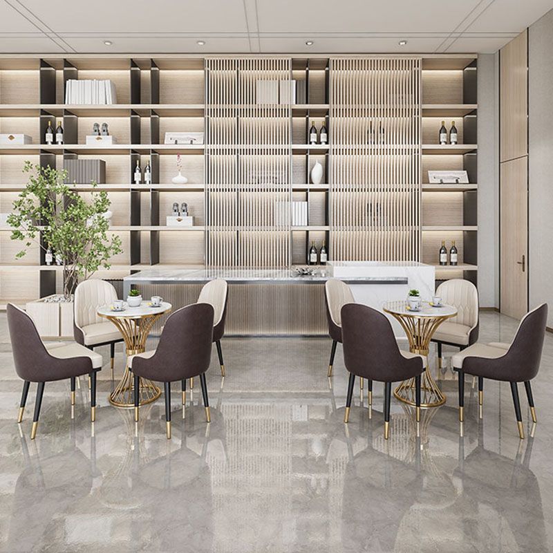 Silla de comedor de metal Glam, sillas de comedor tapizadas sin brazos para uso en restaurantes