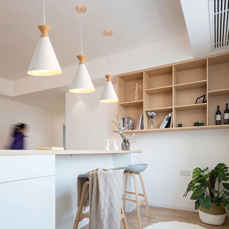 Minimalismo Nordico Macca a sospensione Luce sospesa con tonalità conica in metallo singolo lampadina in legno mini da letto