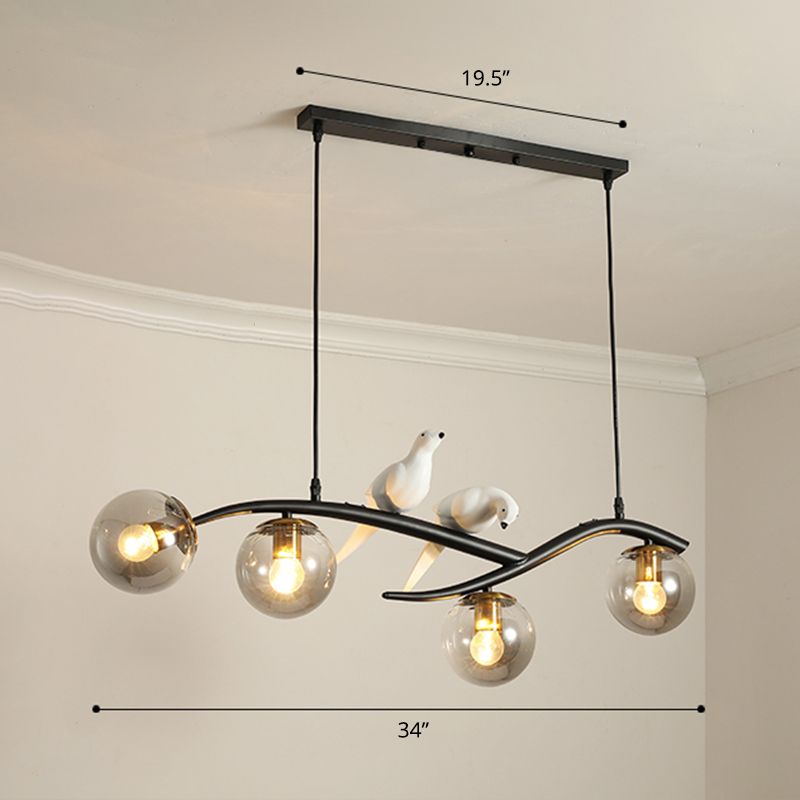 Rama colgante de la lámpara de la isla de 4 bombas Postmoderna con sombra de vidrio de bola y deco de pájaros