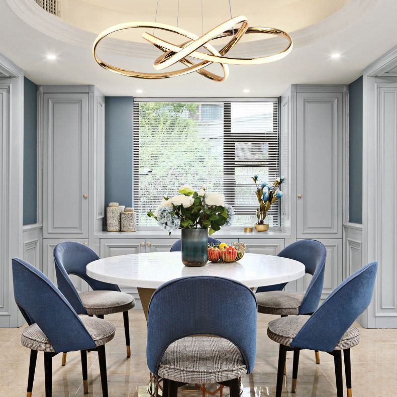 Acrylgold -LED -Anhänger Licht im modernen präzisen Stil Eisen linearer Kronleuchter für Innenräume