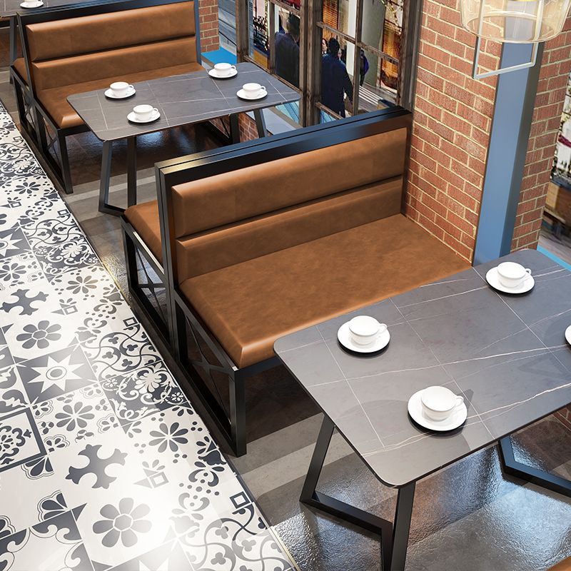 Mesa de mesa de estilo industrial con marco negro para comedor
