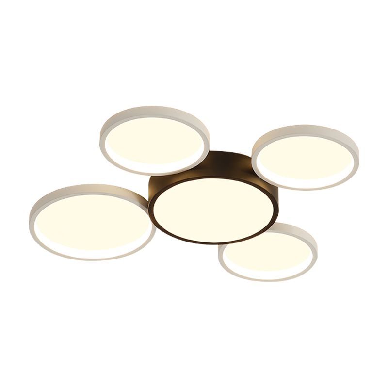 Black and White Multi-Ring Flush Lighting Moderne 3/5/6 Lichter Acryl Led-Lampe-Halterung in Weiß/Warm Licht