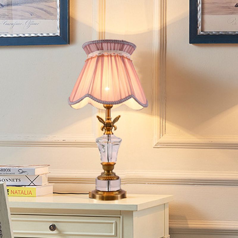 Lampada da tavolo smerlata in tessuto modernista a 1 lampadina da lettura in rosa con finiture intrecciate