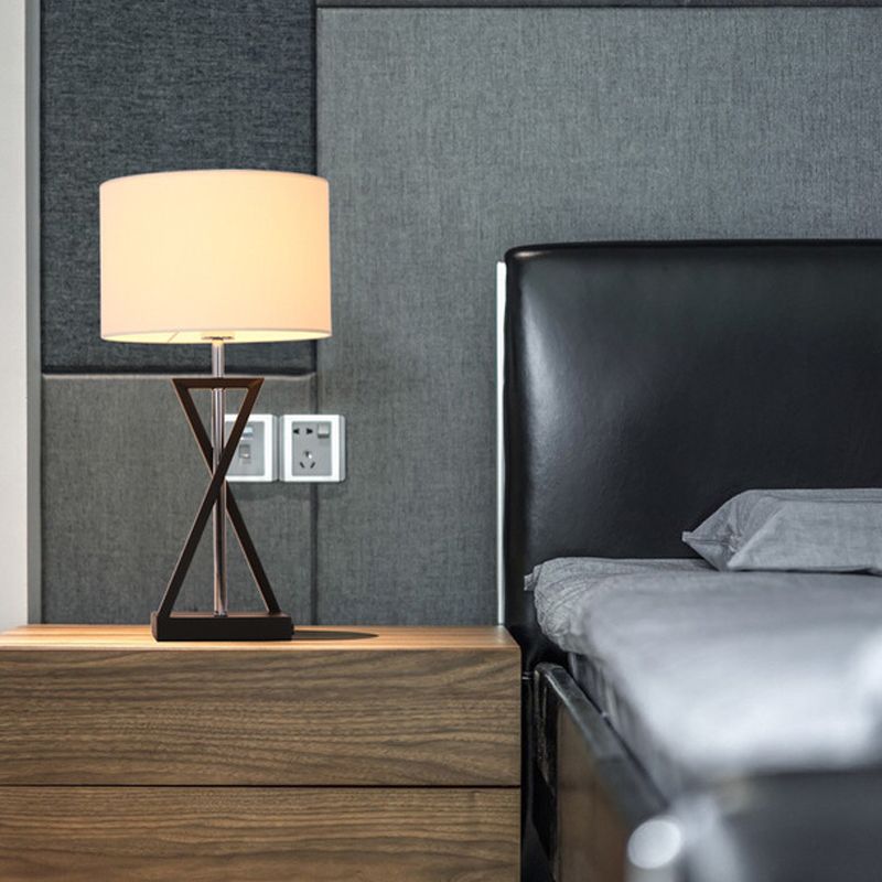 Modernisme 1 Hoofdtafel Licht Wit Witte Cilindrische kleine bureaulamp met stofschaduw