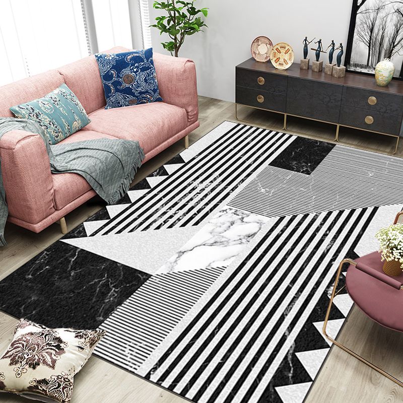Black Stripe Pattern Area Rug Polyester Modern Rug Washable Anti-Slip Backing Rug for Decoration
