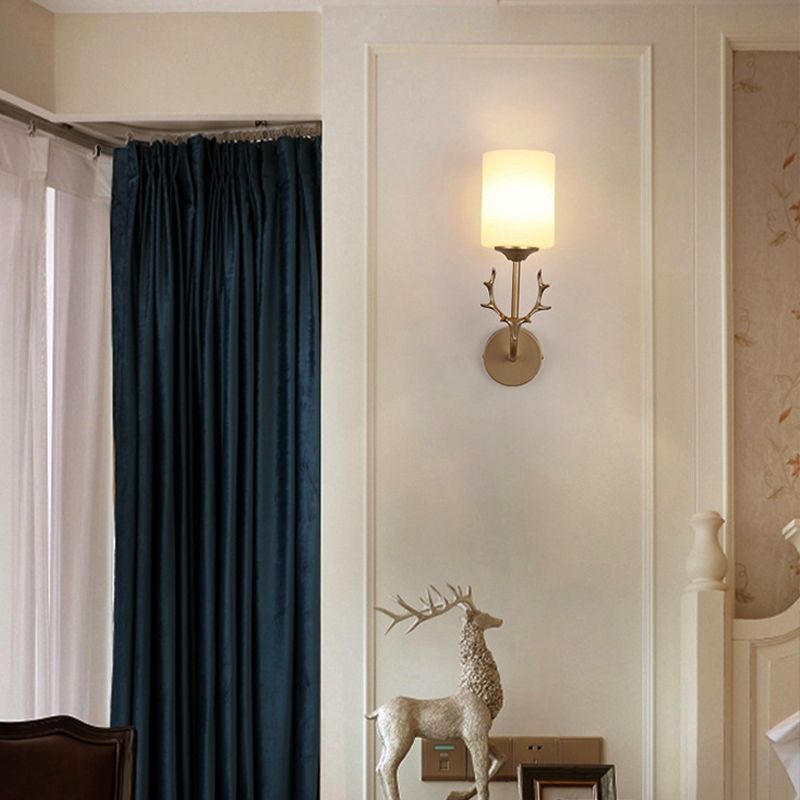 Lámpara de pared de pared negro/latón 1 lámpara de pared cilíndrica de vidrio blanco rural para sala de estar