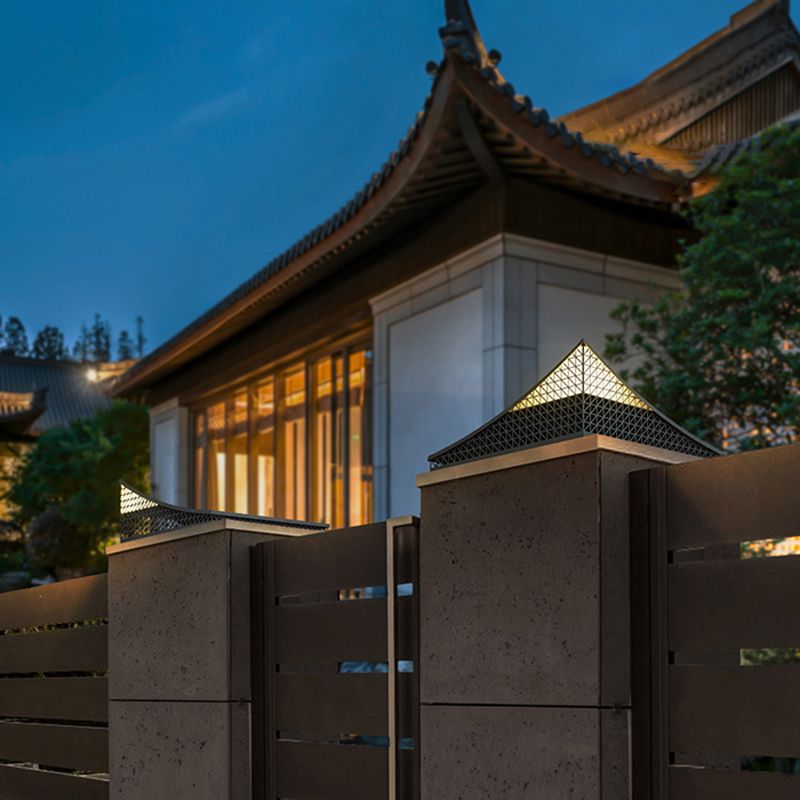 Black Solar Lawn Light Modern Outdoor Lighting for Courtyard