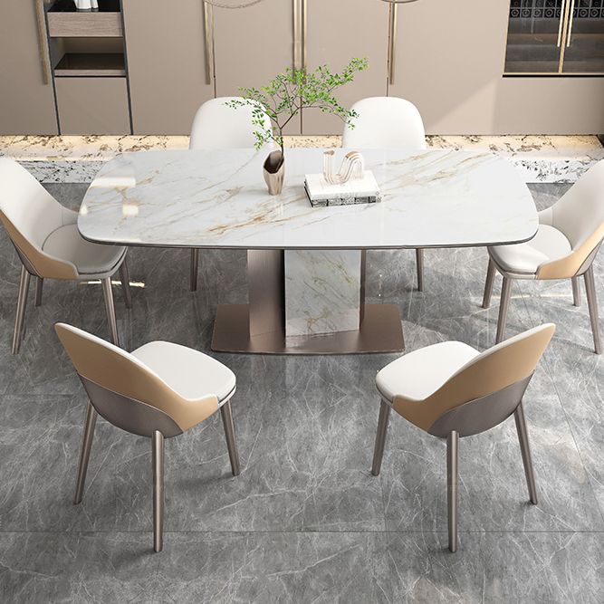 Mesa de comedor de piedra sinterizada de lujo con pedestal de metal en oro rosa