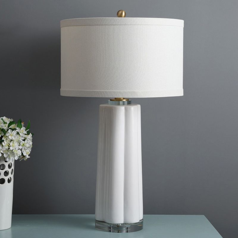 Luce da comodino in tessuto rotondo in ceramica Modernismo 1 Testa Lampada da tavolo da tavolo bianco
