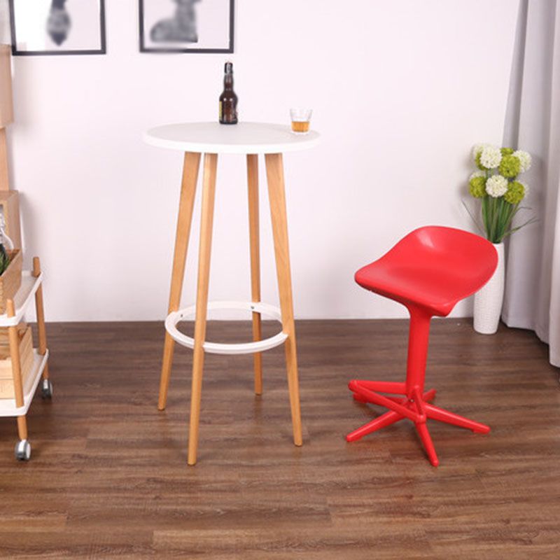 Taburete de bar de plástico moderno para sala de estar, taburete de bar Macron giratorio con respaldo