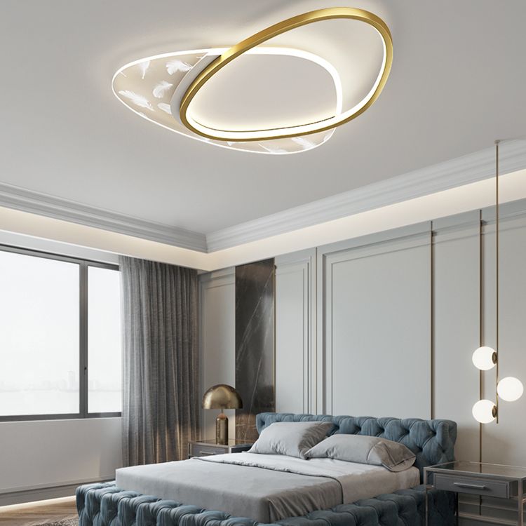 Verspreid ovale LED-plafondlamp in moderne eenvoud, smeedijzeren plafondarmatuur voor binnenruimtes