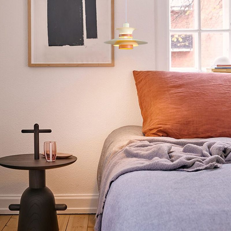 Éclairage de suspension à nuance écarquillée peu profonde Fixture d'éclairage en métal de style nordique en orange