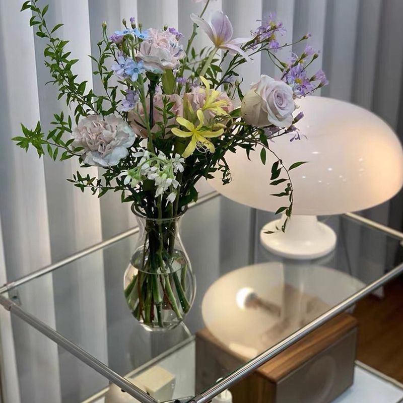 Lampada da tavolo colorata di macaron in stile nordico studia la scrivania della stanza per bambini