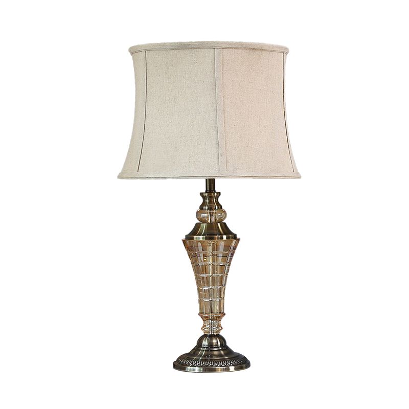 1 leggero camera da letto luce rurale di beige elegante lampada da tavolo con tonalità conica in tessuto