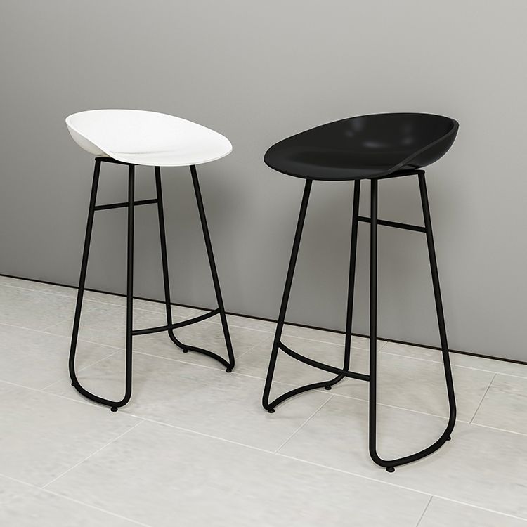 Modern Footrest Counter-height Stool Indoor Plastic and Metal Bucket Counter Chair