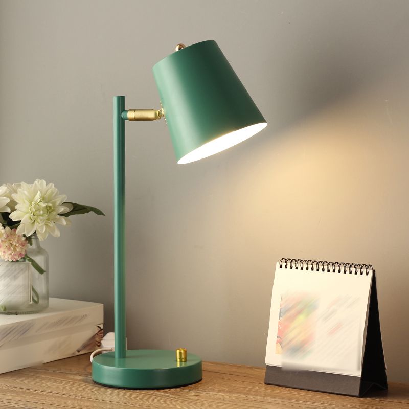 Lámparas de mesa nocturna de estilo macarrón Barril de 1 luz de dormitorio luces de noche con sombra de metal