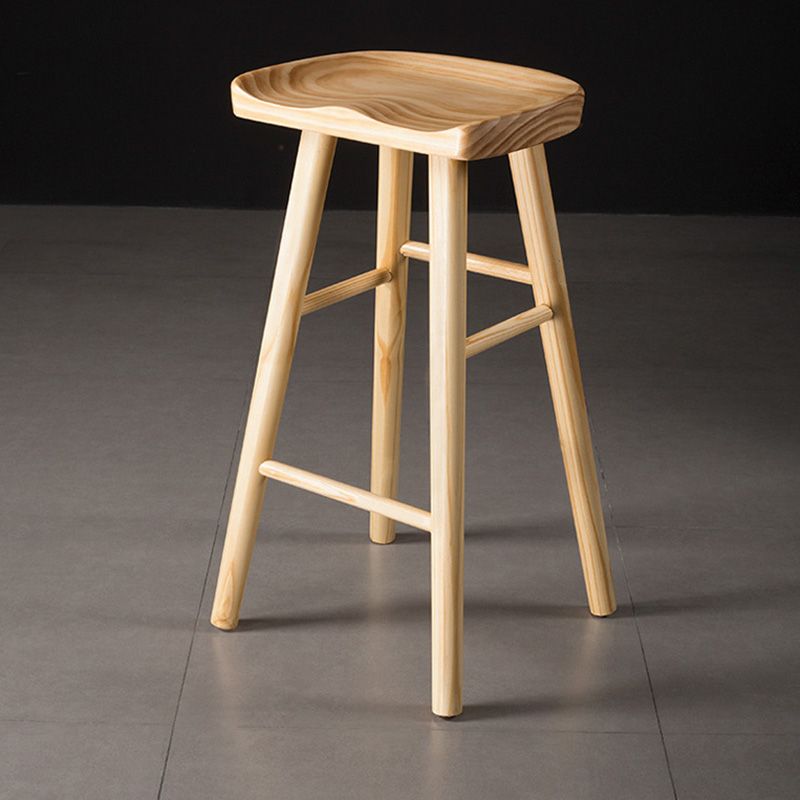 Moderner Barhocker mit Sattelsitz aus Kiefernholz, rückenfreier Fußstützen-Thekenhocker mit Holzbeinen