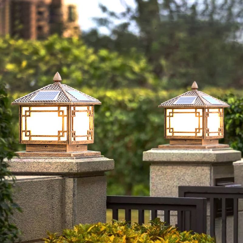 Minimalist Style LED Solar Lighting Fixture with Acrylic Shade for Garden