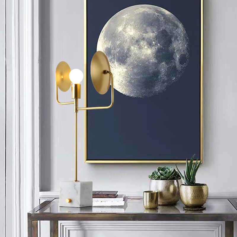 Gold Bare Lampe Tischbeleuchtung postmodern 1 Glühmarble Nachtlampe mit Metallschatten