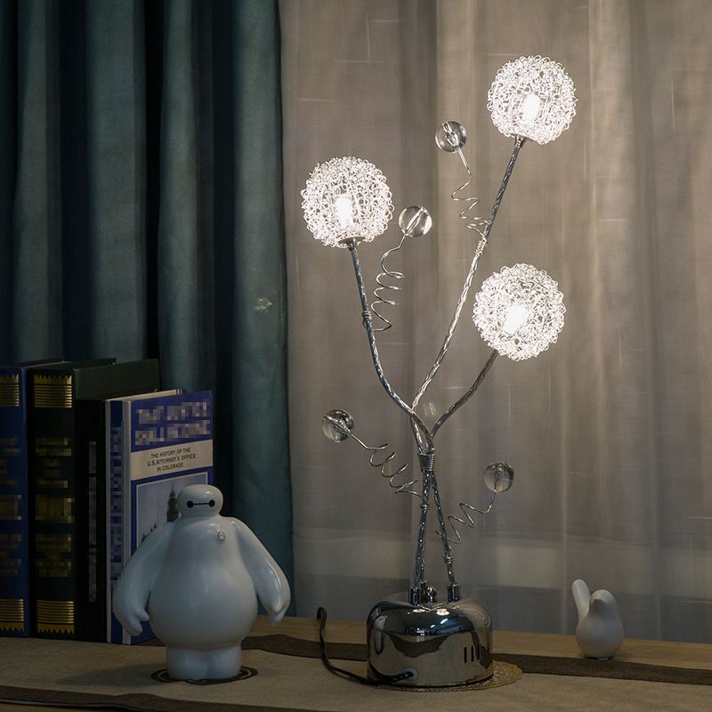 Lampe en métal argenté ramification de la lampe à LED décor night table de table avec pissenlit et détail modo