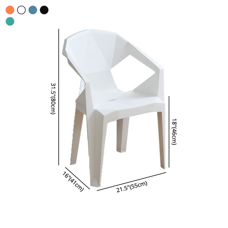 El plástico moderno que cena el patio trasero lateral al aire libre de las sillas del brazo cena los sillones