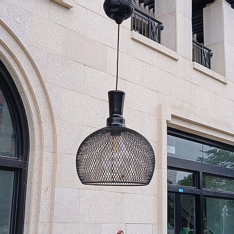 Luce a sospensione nera in stile industriale 1 Schermo mesh Schermo solare Luce sospesa