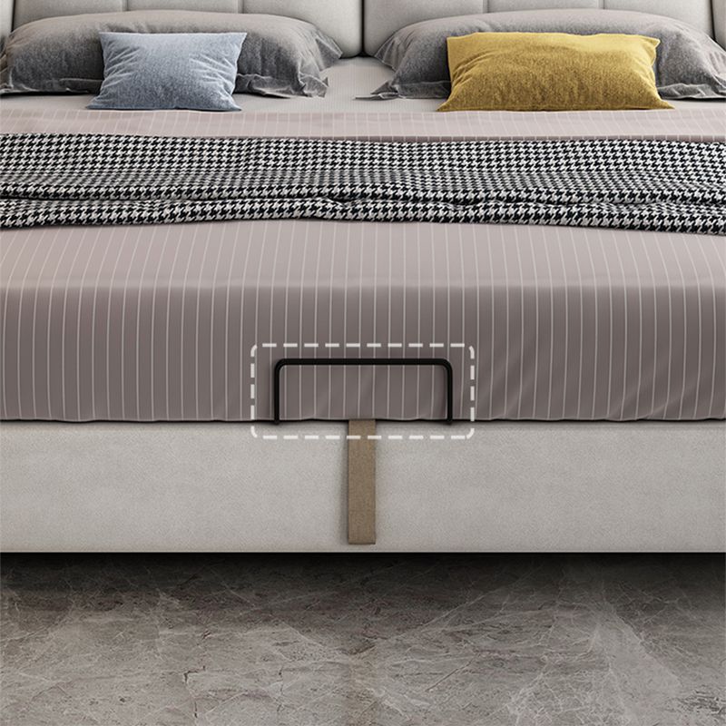 Contemporary Tufted Standard Bed with Wingback Headboard and Legs