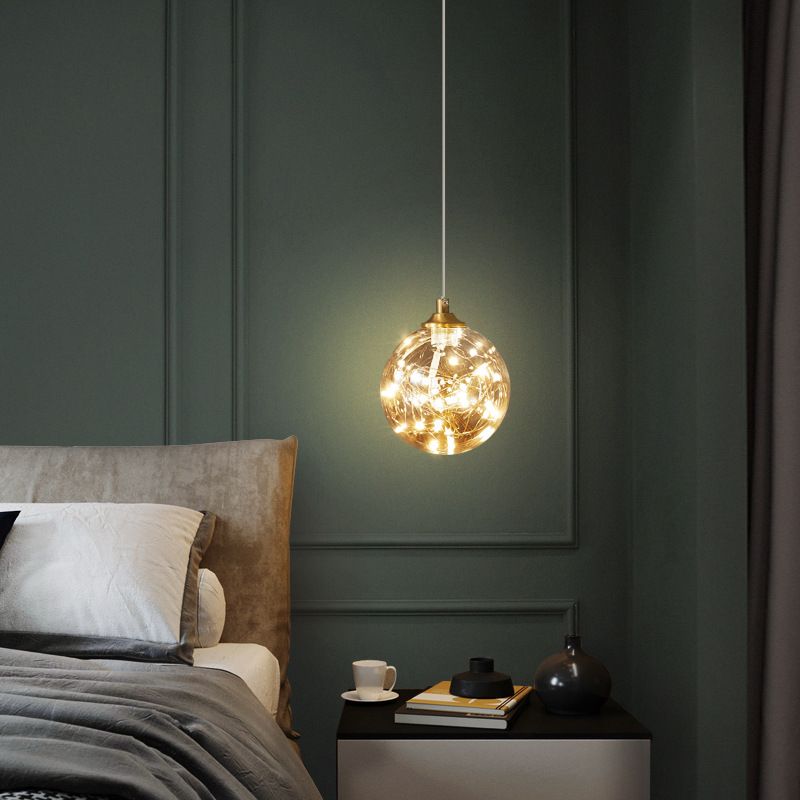 Lámpara de suspensión global de acabado de latón Nordic Amber Glass Led Starry Pends Lighting for Bedroom